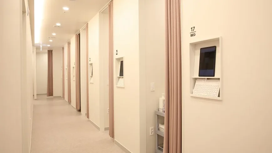 治疗室走廊 · 实拍